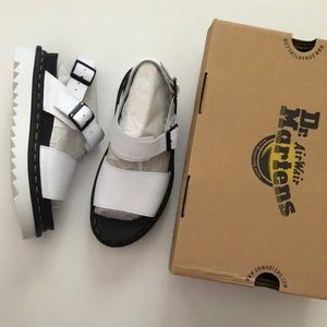 NWB🌷Dr. Martens Voss Leather Flatform Sandals White